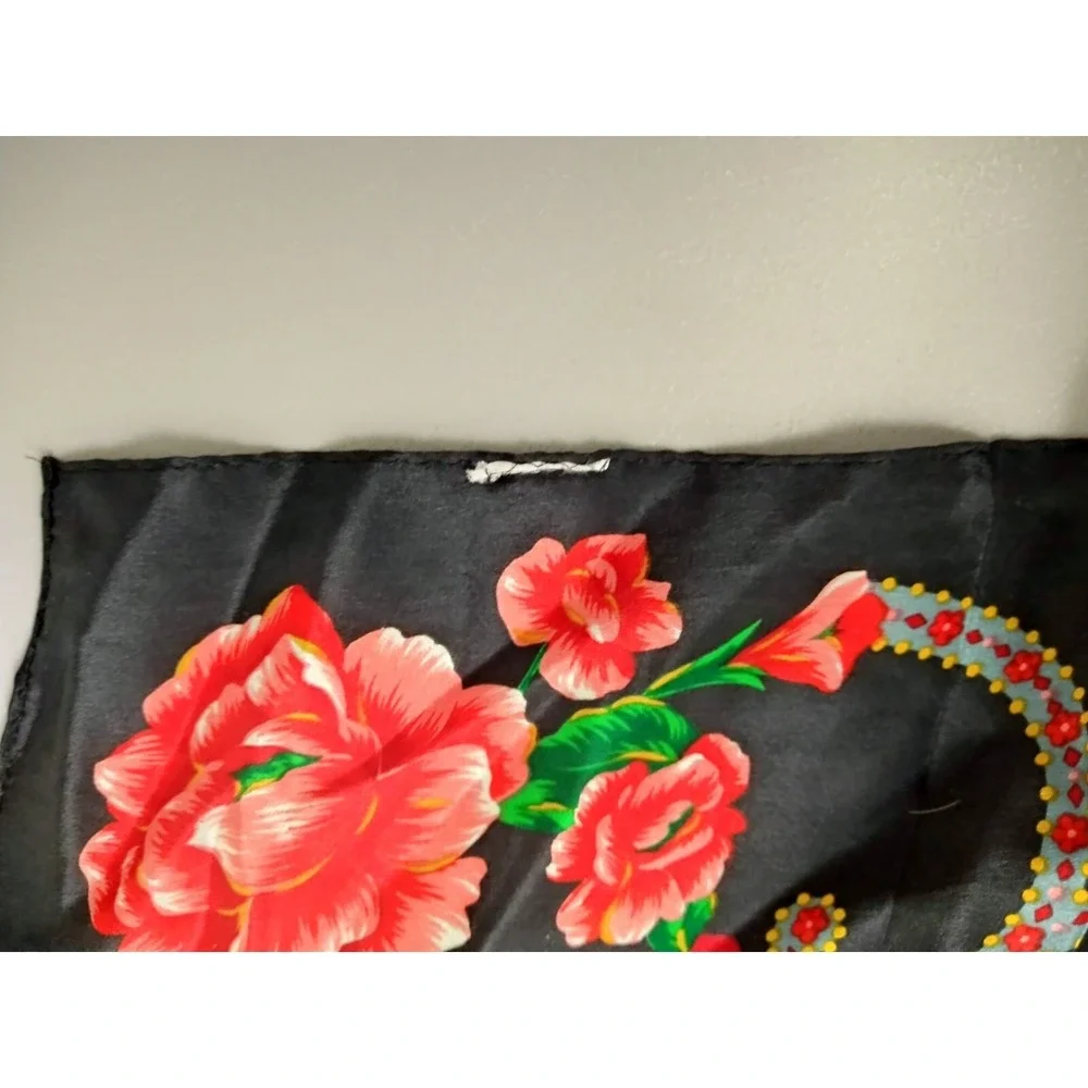 READ 1980s Black Rose Floral Silk Scarf Elegant  30